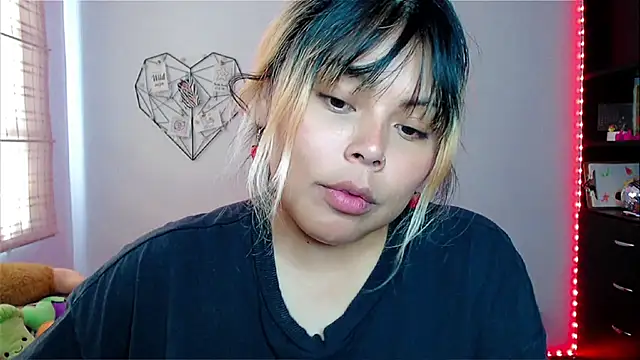 EllieMoonX online show from December 1, 8:21 pm