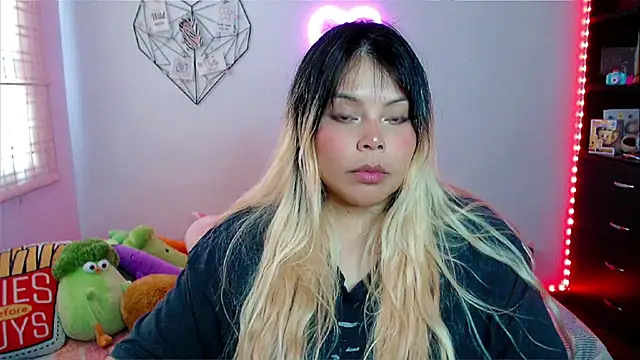 EllieMoonX online show from March 11, 8:14 pm