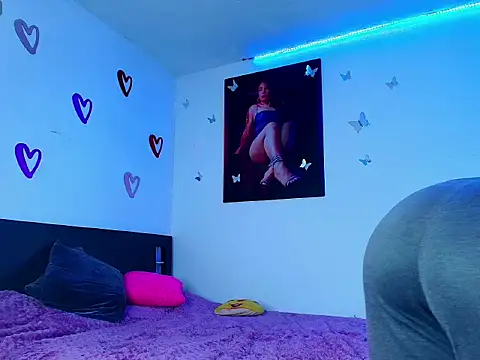 Kylee79 online show from April 22, 8:04 pm