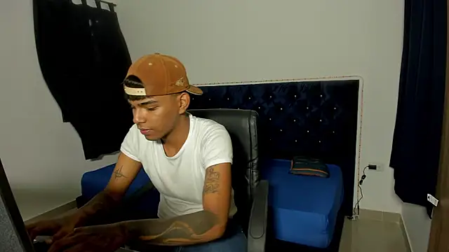 Snapshot of elias_ford chatting on October 10, 7:47 pm elias ford online show from October 10, 7:47 pm