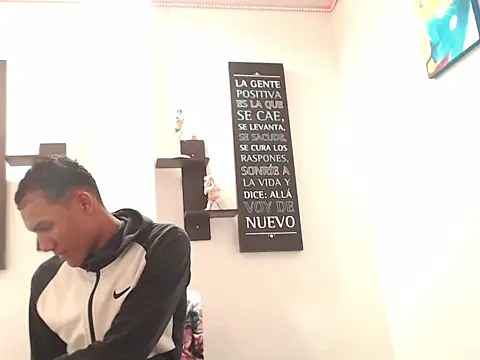 ADRIEL  VEGA online show from October 17, 6:32 pm