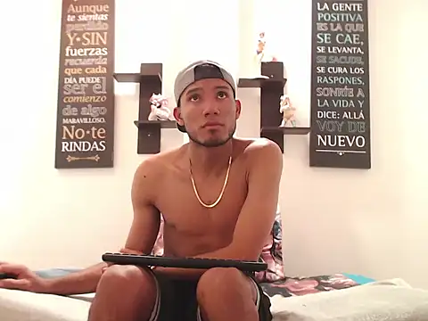 ADRIEL  VEGA online show from October 15, 4:44 am