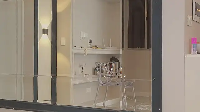 AbrilColls  online show from November 4, 6:50 am