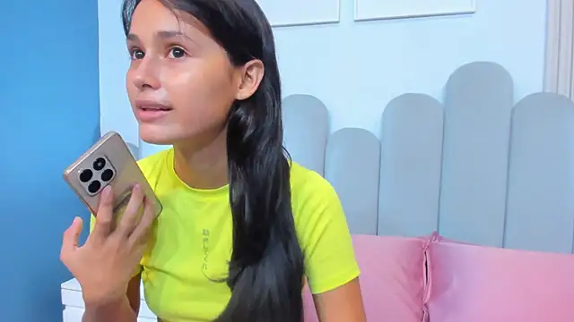 luly dreams online show from June 12, 11:41 am