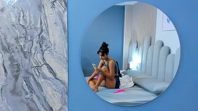 luly dreams online show from June 19, 11:49 am