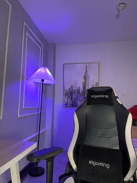 HoneyMollyX online show from April 9, 1:06 pm