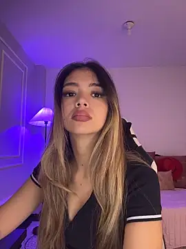 HoneyMollyX online show from February 10, 1:10 pm