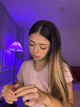 HoneyMollyX online show from April 7, 1:02 pm