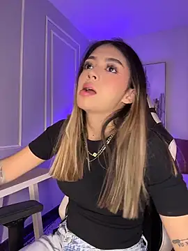 HoneyMollyX online show from April 14, 1:05 pm