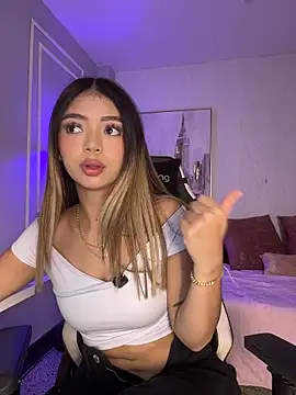 HoneyMollyX online show from April 10, 1:07 pm