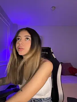 HoneyMollyX online show from April 15, 1:04 pm