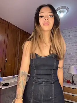 HoneyMollyX online show from June 2, 1:00 pm