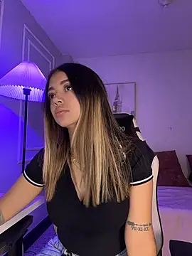 HoneyMollyX online show from April 17, 1:03 pm