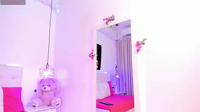 Nara Pink online show from December 15, 2:34 pm