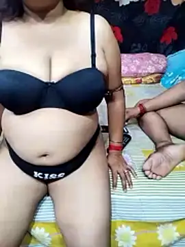 modhu82 online show from March 29, 6:20 pm