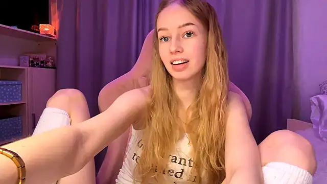 LunaCrave online show from February 26, 5:13 pm