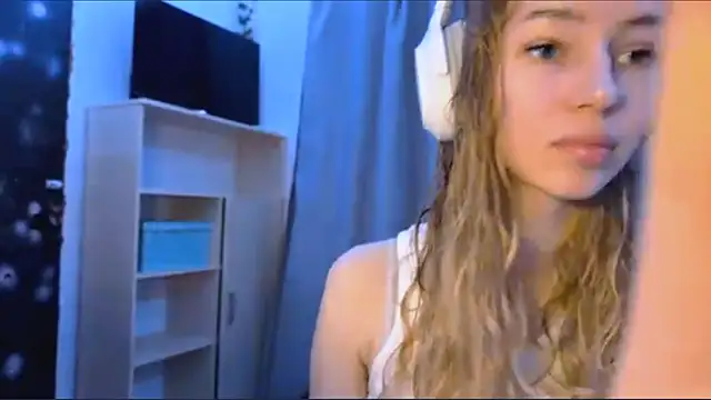 LunaCrave online show from November 4, 11:03 am