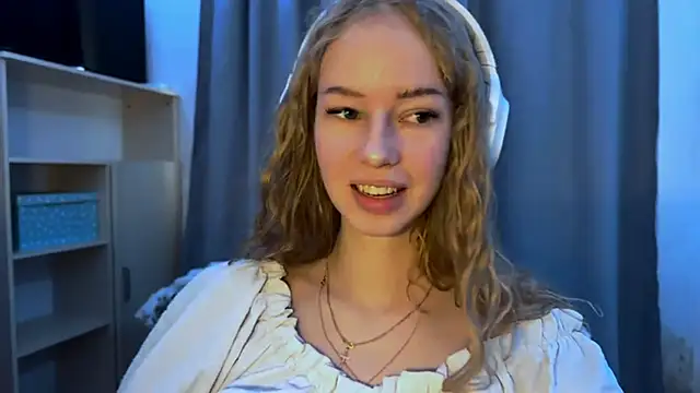 LunaCrave online show from November 7, 7:24 am