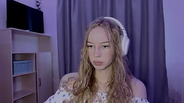 LunaCrave online show from October 29, 11:53 am