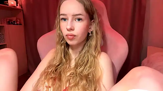 LunaCrave online show from February 5, 2:24 pm