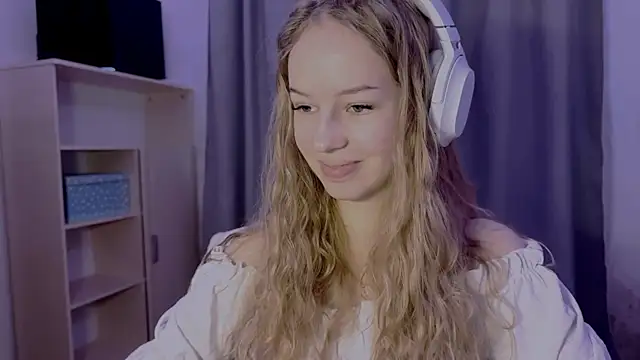 LunaCrave online show from October 30, 12:14 pm