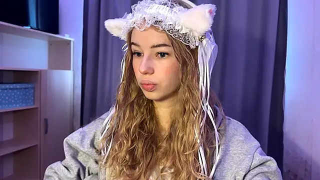 LunaCrave online show from October 24, 7:29 am