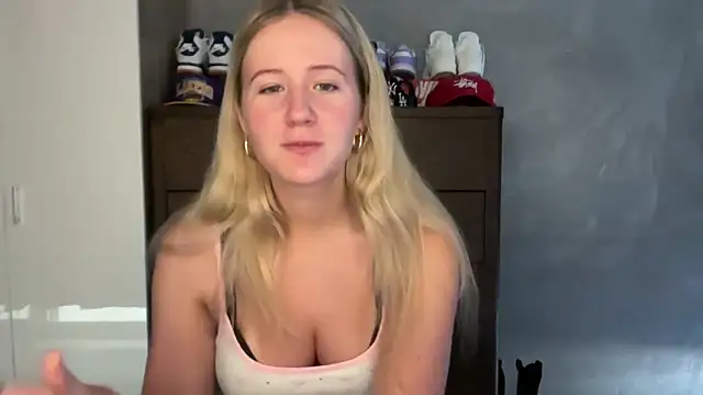 itssosierra online show from February 19, 1:35 am