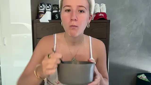 itssosierra online show from April 5, 11:44 pm