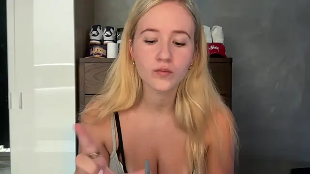 itssosierra online show from April 10, 2:51 am