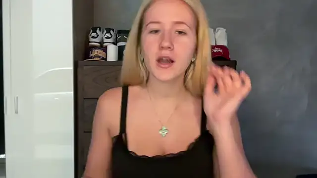 itssosierra online show from April 22, 2:29 am