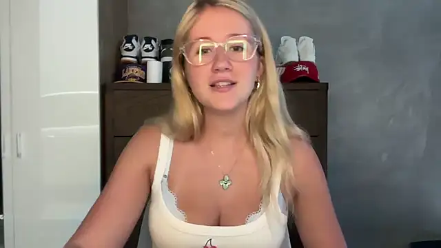 itssosierra online show from April 13, 11:20 pm