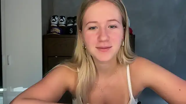 itssosierra online show from February 5, 1:34 am