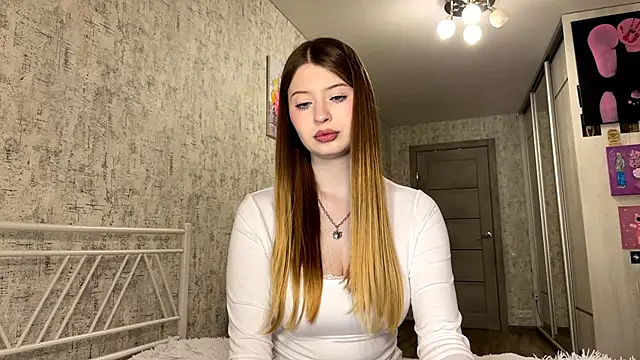 Snapshot of SinVelvet chatting on October 28, 9:08 am SinVelvet online show from October 28, 9:08 am