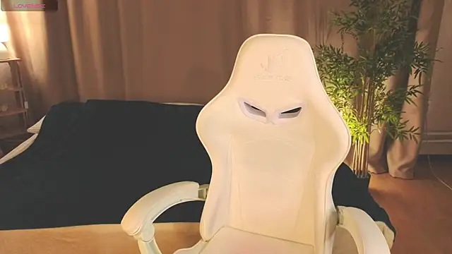 Rene Shine online show from March 15, 5:20 pm