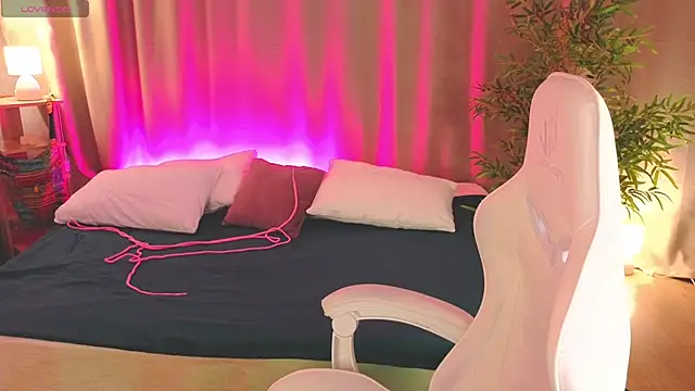 Rene Shine online show from March 11, 5:07 pm