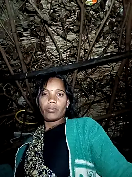 Cutsedi3 online show from December 4, 9:47 pm