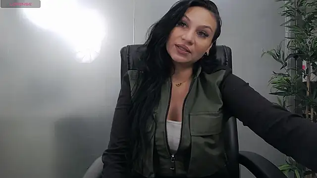 Snapshot of YaraXCox chatting on November 21, 5:06 am YaraXCox online show from November 21, 5:06 am