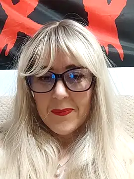 Snapshot of Amelialove42 chatting on November 28, 2:50 pm Amelialove42 online show from November 28, 2:50 pm