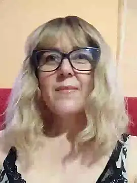 Amelialove42 online show from May 22, 1:09 pm