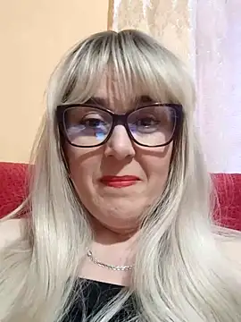 Snapshot of Amelialove42 chatting on November 5, 2:09 pm Amelialove42 online show from November 5, 2:09 pm