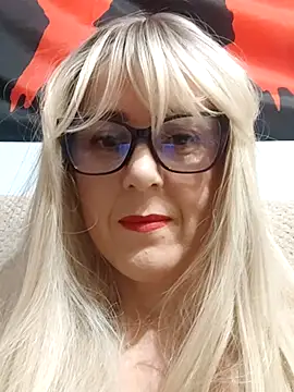 Snapshot of Amelialove42 chatting on November 19, 6:30 pm Amelialove42 online show from November 19, 6:30 pm