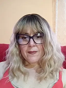 Amelialove42 online show from May 14, 1:52 pm