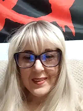 Snapshot of Amelialove42 chatting on November 30, 10:16 am Amelialove42 online show from November 30, 10:16 am