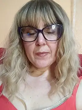 Amelialove42 online show from May 9, 4:32 pm