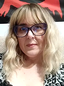 Amelialove42 online show from March 11, 12:54 pm