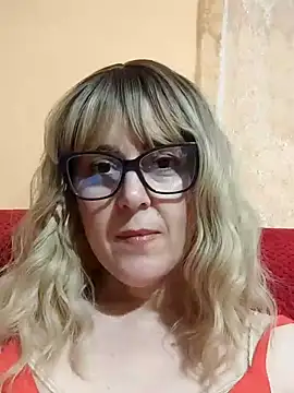 Amelialove42 online show from May 18, 7:07 pm
