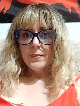 Amelialove42 online show from April 4, 7:53 pm