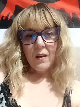 Amelialove42 online show from April 29, 6:25 pm