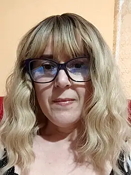 Amelialove42 online show from May 31, 5:51 pm