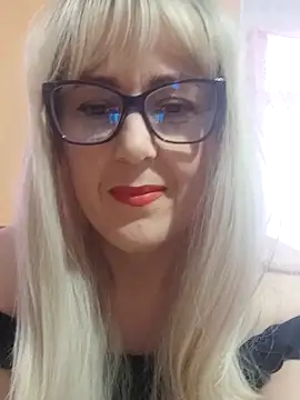 Snapshot of Amelialove42 chatting on November 14, 11:25 am Amelialove42 online show from November 14, 11:25 am